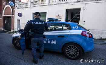 Catania, picchia compagna: passanti lo bloccano e lo fanno arrestare - Sky Tg24