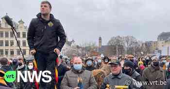 Steltenlopers Merchtem opvallend aanwezig op cultuurprotest - Vlaamse Radio- en Televisieomroeporganisatie