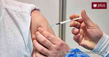 Fast 400 Menschen haben in Ravensburg für eine „freie Impfentscheidung“ demonstriert - Schwäbische