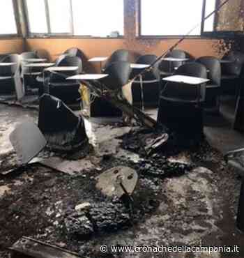 Capua, incendio al liceo Garofano domato: ma aula distrutta - Cronache Campania