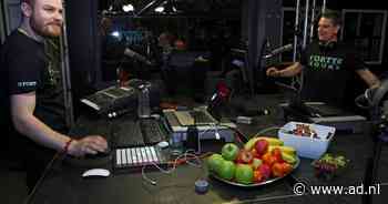 DJ's die zich opsloten in Leusden halen 8500 euro op voor Stichting Woondroom - AD.nl