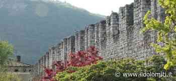 Restauro delle mura di piazza Fiera: 800mila euro per proteggere l'opera dall'acqua e dal deterioramento. Ianeselli: "La cinta muraria medievale della città era a forma di cuore" - il Dolomiti