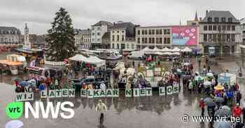 Bescheiden Bommelsstoet trekt door straten van Ronse - Vlaamse Radio- en Televisieomroeporganisatie
