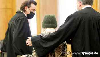 Prozess in Essen: Fahrt in Menschenmenge – angeklagte Seniorin schweigt vor Gericht - DER SPIEGEL