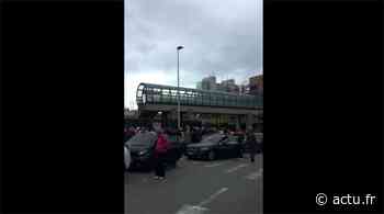 VIDEO. Guerre en Ukraine : à Nice, une très longue file de réfugiés se forme devant la préfecture - actu.fr