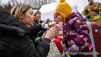 Ukraine-Newsblog: Jede Minute werden 55 Kinder zu Flüchtlingen ++ Ukraine verzichtet vorerest auf Nato-Mitgliedschaft ++ Ausgangssperre über Kiew ++