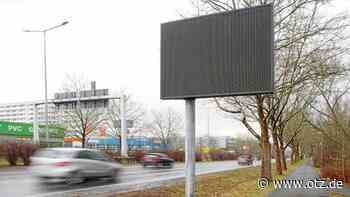 Steinewerfer zerstören neue Anzeigetafel in Jena