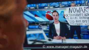 Marina Owsjannikowa: TV-Mitarbeiterin nach Protest gegen den Krieg zu Geldstrafe verurteilt