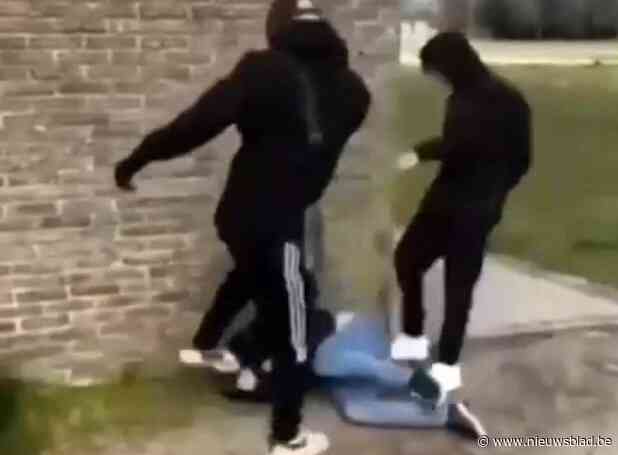 Moeder razend op drie jonge tieners die haar zoon zwaar toetakelden: “Ze hebben hem voor dood achtergelaten”