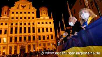 Hunderte Augsburger bilden Menschenkette für Frieden in der Ukraine