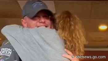 WATCH:  Soldier surprises his waitress mom at her workplace, and she has the best reaction