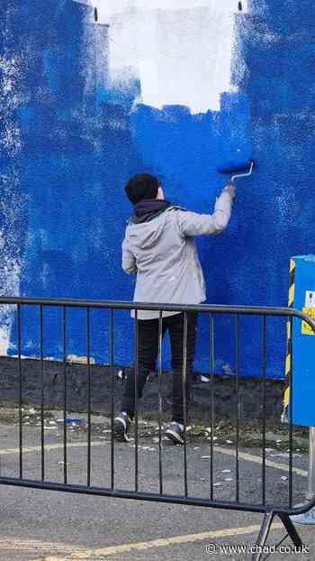 Amazing mural by French artist Zabou spotted underway on Sutton cafe - Mansfield and Ashfield Chad