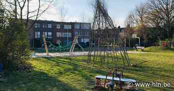 Groendienst bouwt wilgenhutten in speeltuintjes | Aartselaar | hln.be - Het Laatste Nieuws