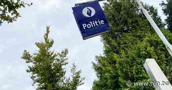 Bestuurder mist scherpe bocht en knalt op verlichtingspaal - Het Laatste Nieuws