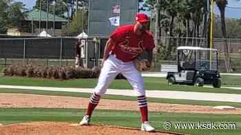 Cardinals spring camp opens, appropriately, with Wainwright on the mound - KSDK.com