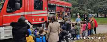 Monza, i vigili del fuoco in visita con giocattoli e una autopompa al Mamma Rita e alla scuola dell'infanzia Tonoli - Il Cittadino di Monza e Brianza