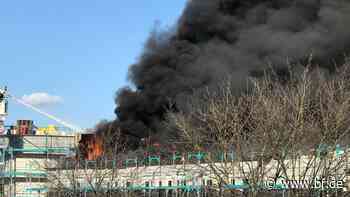 Riesige Rauchwolke über Augsburg: Was es damit auf sich hat - br.de