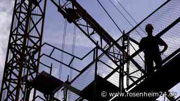 Arbeiter (34) stürzt drei Meter tief von Leiter und wird schwer verletzt