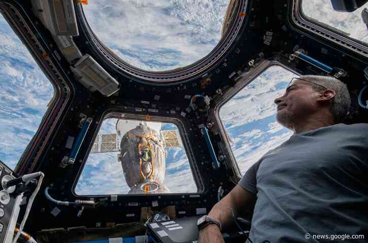 NASA astronaut Mark Vande Hei breaks record for longest US spaceflight - Space.com