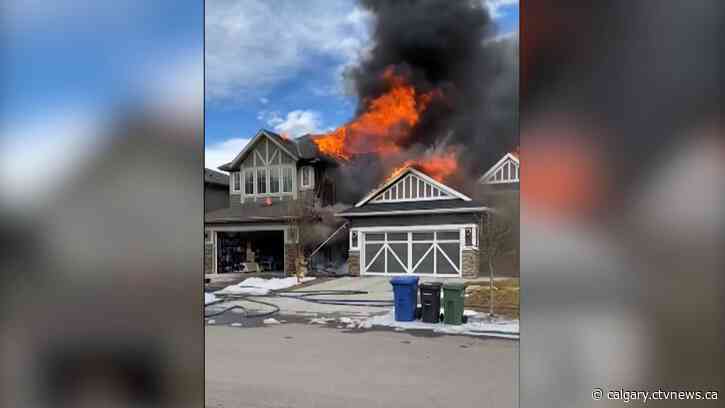 2 Okotoks homes destroyed in fire fuelled by strong wind