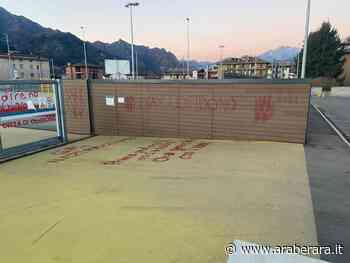 Scritte no vax al centro vaccini di Clusone: la condanna dei sindaci - Araberara - Araberara