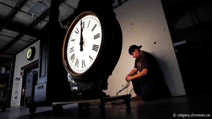 Alberta has no plans to do away with twice-a-year time changes