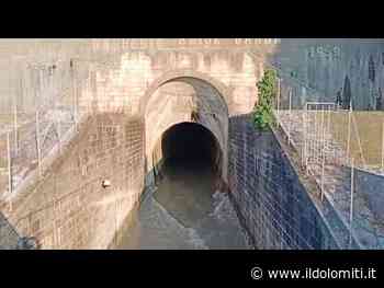 VIDEO. Aperta la galleria Adige-Garda: l'acqua del fiume si riversa nel lago - il Dolomiti