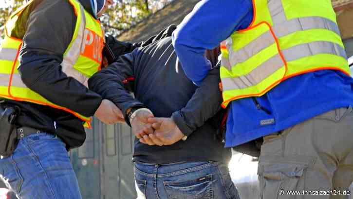 Irre Verfolgungsjagd auf B12 und A94 zwischen Marktl und Töging – Schleuser rammen Polizeiauto