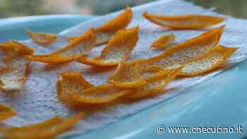 Come insaporire i piatti in modo naturale? Ricetta anti spreco con le scorze d’arancia - CheCucino.it