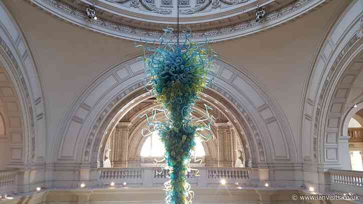 V&A Museum to return to all-week opening