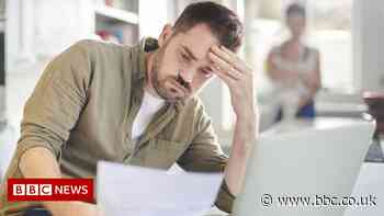 Universal credit claimants 'overwhelmed' by debt