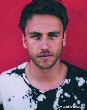 Popstar Clueso singt im Klosterhof in Wiblingen