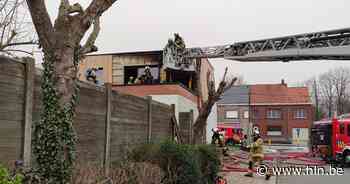 Isolatie van woning vat vuur tijdens asfalteringswerken | Waregem | hln.be - Het Laatste Nieuws