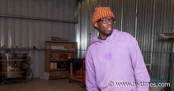 Woody De Othello’s Extraordinary Monuments to the Mundane