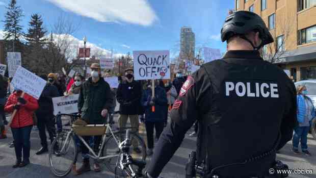 Calgary police ask protesters to 'stay away' from Beltline this weekend - CBC.ca