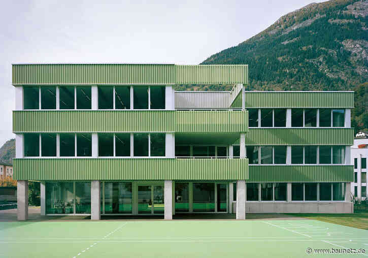Erweiterter Campus
 - Schulgebäude in Naters von Office Oblique