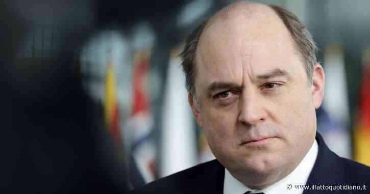 Un impostore si è finto il premier ucraino al telefono con il ministro della Difesa inglese. Che accusa i russi: “Trucchi sporchi”