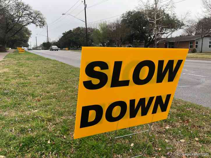 Neighbors place 100 'slow down' signs along Oltorf in south Austin