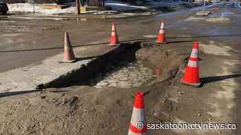 Saskatoon sees more potholes after heavy snowfall, fluctuating temperatures
