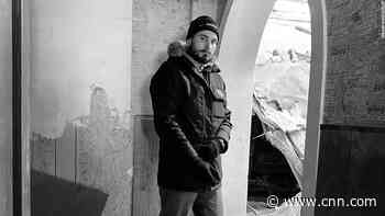 Photographer recounts terrifying escape from Mariupol