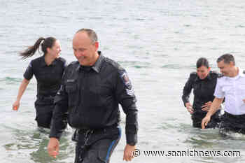 Saanich police get bold and cold doing Polar Plunge at Gyro Beach – Saanich News - Saanich News