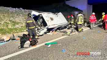 Di rientro da Formia pulmino con 13 suore si ribalta sull’A16: in tre perdono la vita, 8 ferite - LatinaToday