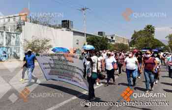 Marchan por problemas laborales en la secundaria 3 de Iguala - Quadratin Guerrero