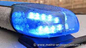Sattelzug mit ungesicherten Gebrauchtwagen auf Ladefläche