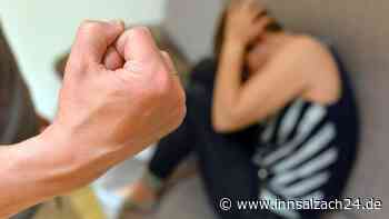 Kein Frauenhaus für den Landkreis – Kreisausschuss Mühldorf will bedrohte Frauen besser schützen