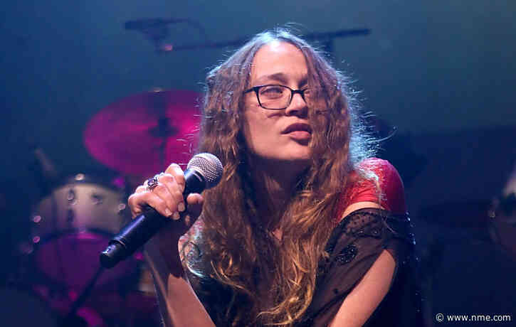 Fiona Apple calls for support for “courtroom justice”