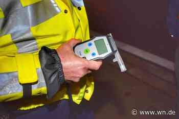 Betrunkener Autofahrer fährt in Schlangenlinien durch die Stadt