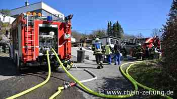 Bei Dachdeckerarbeiten Feuer ausgelöst: Dachstuhl brennt komplett nieder - Rhein-Zeitung