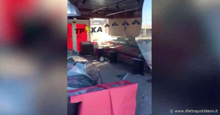 Guerra Russia-Ucraina, negozi e attività commerciali bombardati a Kharkiv: i locali abbandonati tra le macerie – Video