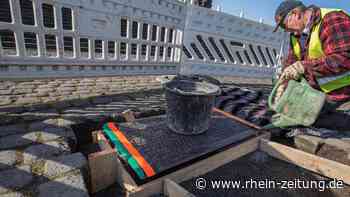 Stadt Koblenz lässt fehlerhafte Inschrift ersetzen: Bronzeplatte am Deutschen Eck ist korrigiert - Rhein-Zeitung